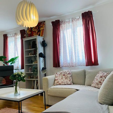 Apartman Marley Apartment กอสเตรนา ภายนอก รูปภาพ