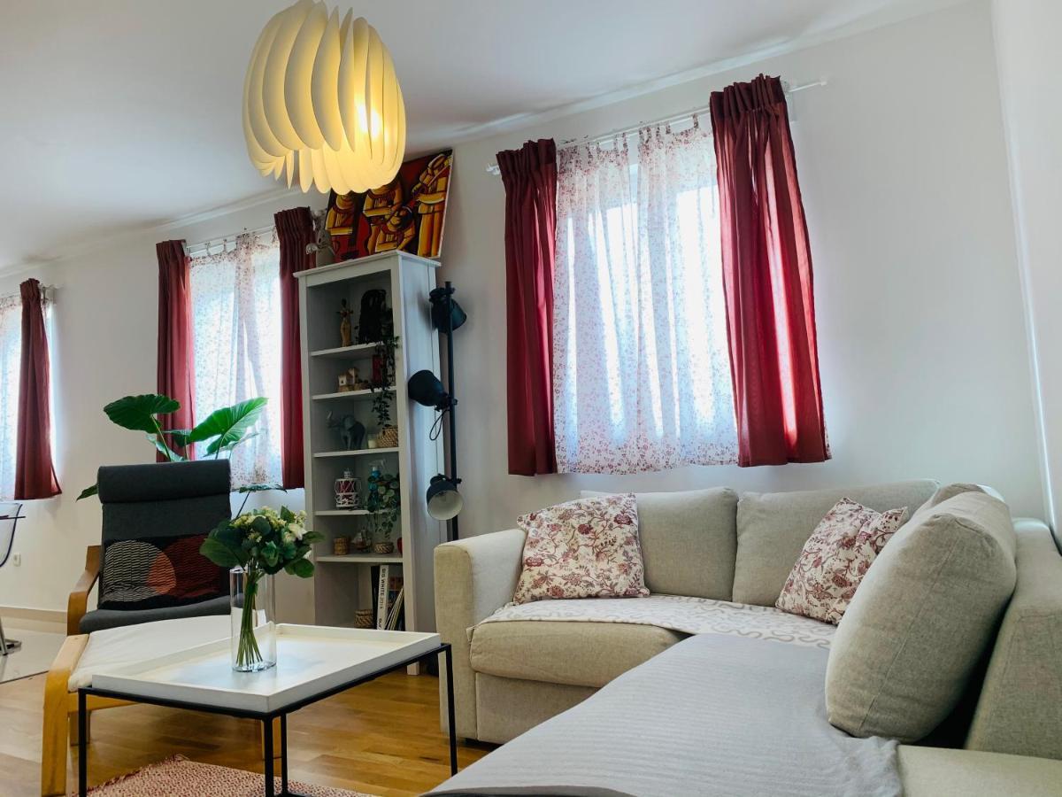 Apartman Marley Apartment กอสเตรนา ภายนอก รูปภาพ