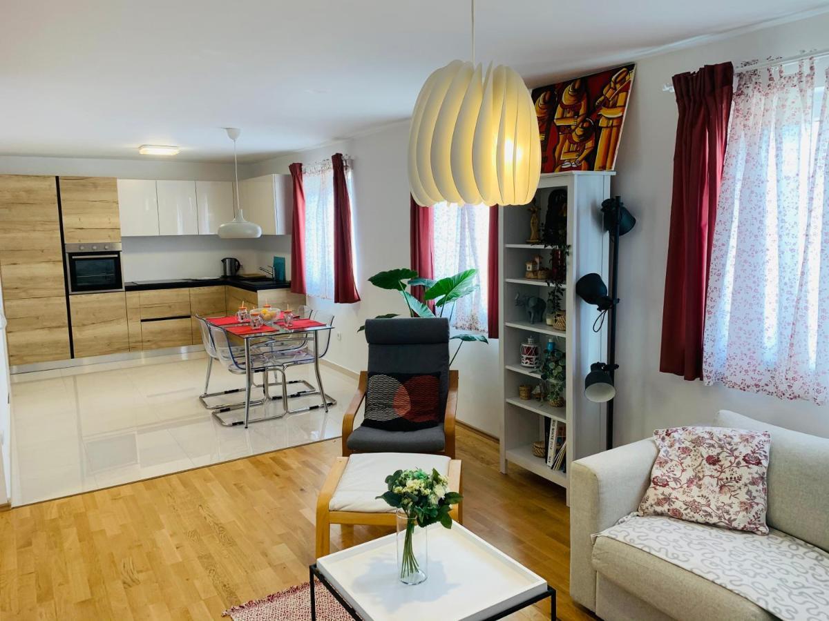 Apartman Marley Apartment กอสเตรนา ภายนอก รูปภาพ