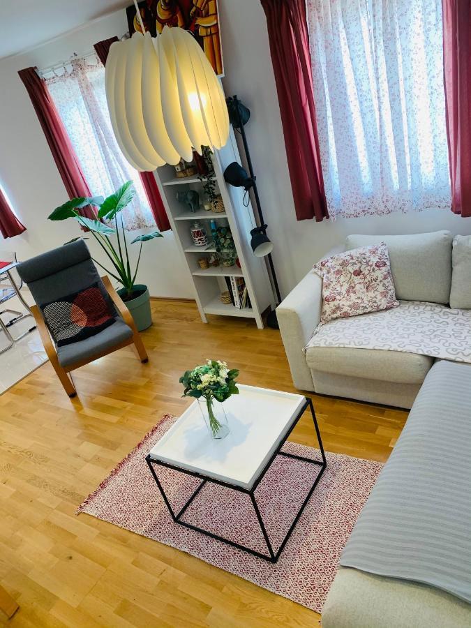 Apartman Marley Apartment กอสเตรนา ภายนอก รูปภาพ