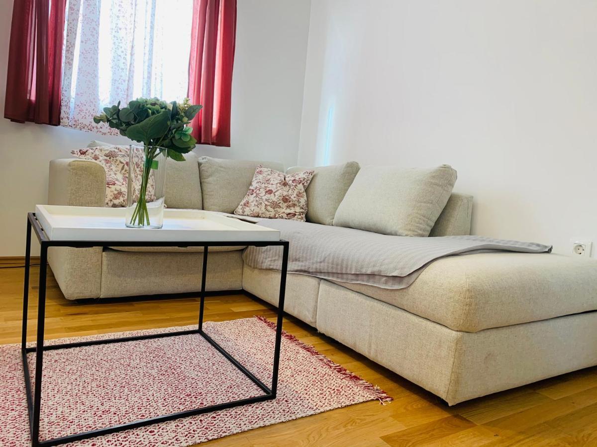 Apartman Marley Apartment กอสเตรนา ภายนอก รูปภาพ