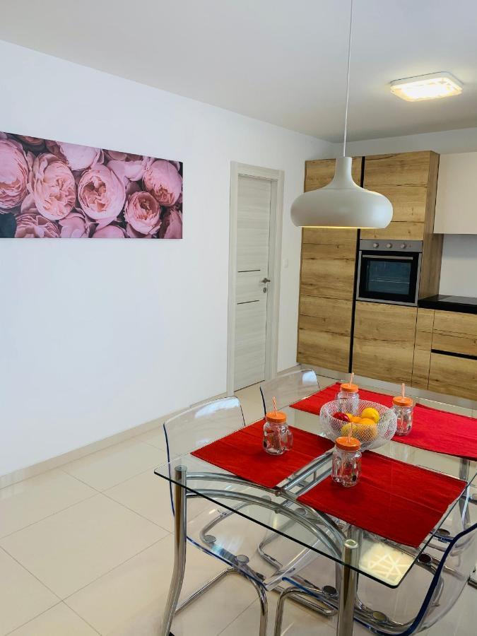 Apartman Marley Apartment กอสเตรนา ภายนอก รูปภาพ