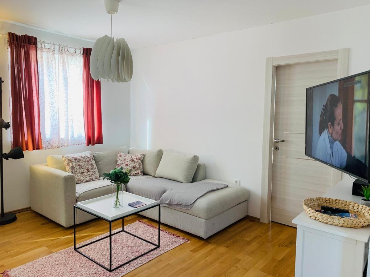 Apartman Marley Apartment กอสเตรนา ภายนอก รูปภาพ