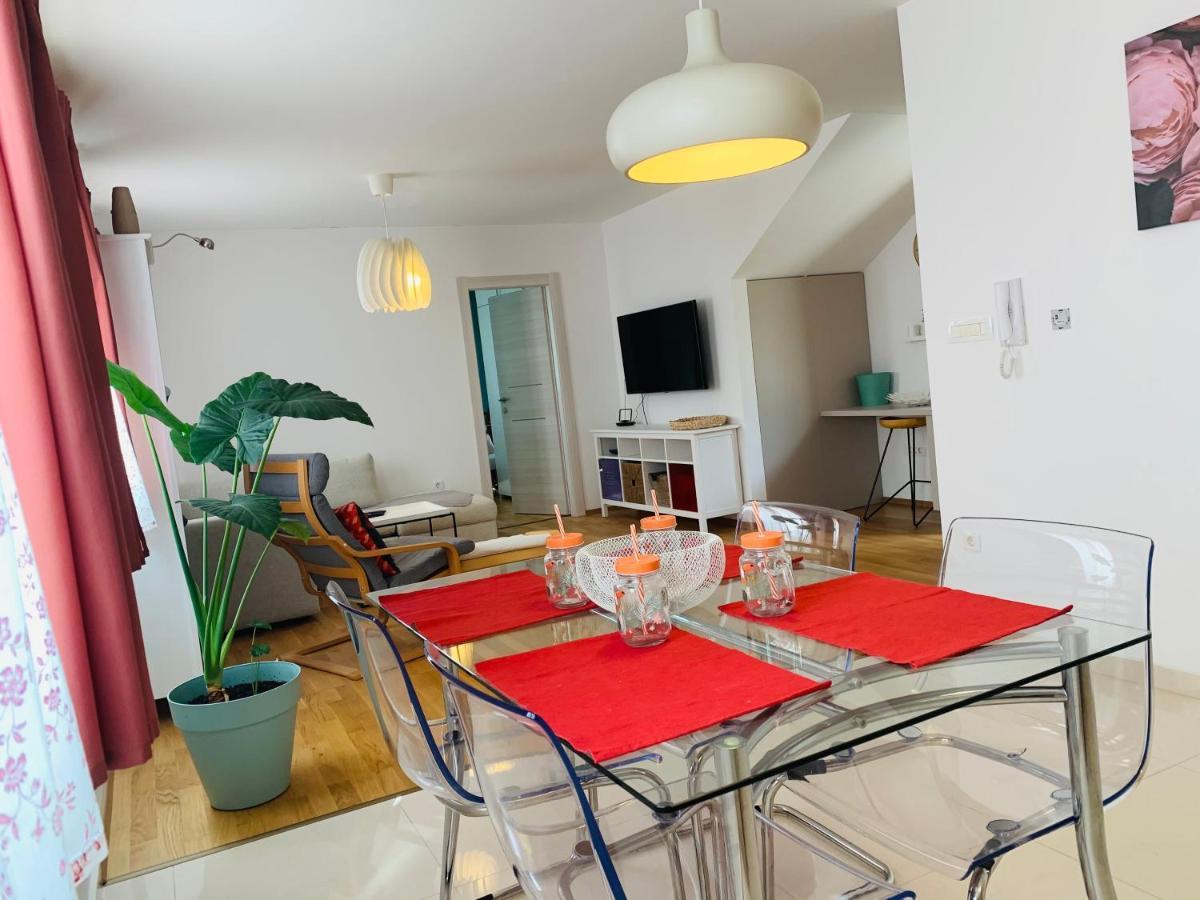 Apartman Marley Apartment กอสเตรนา ภายนอก รูปภาพ