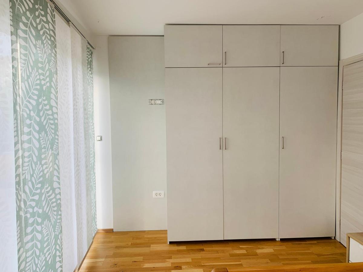 Apartman Marley Apartment กอสเตรนา ภายนอก รูปภาพ