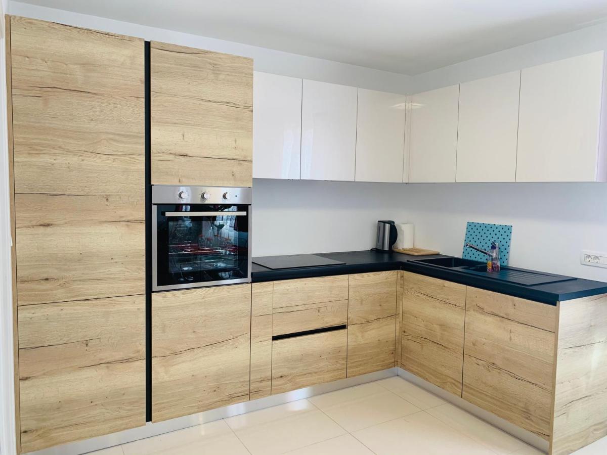 Apartman Marley Apartment กอสเตรนา ภายนอก รูปภาพ