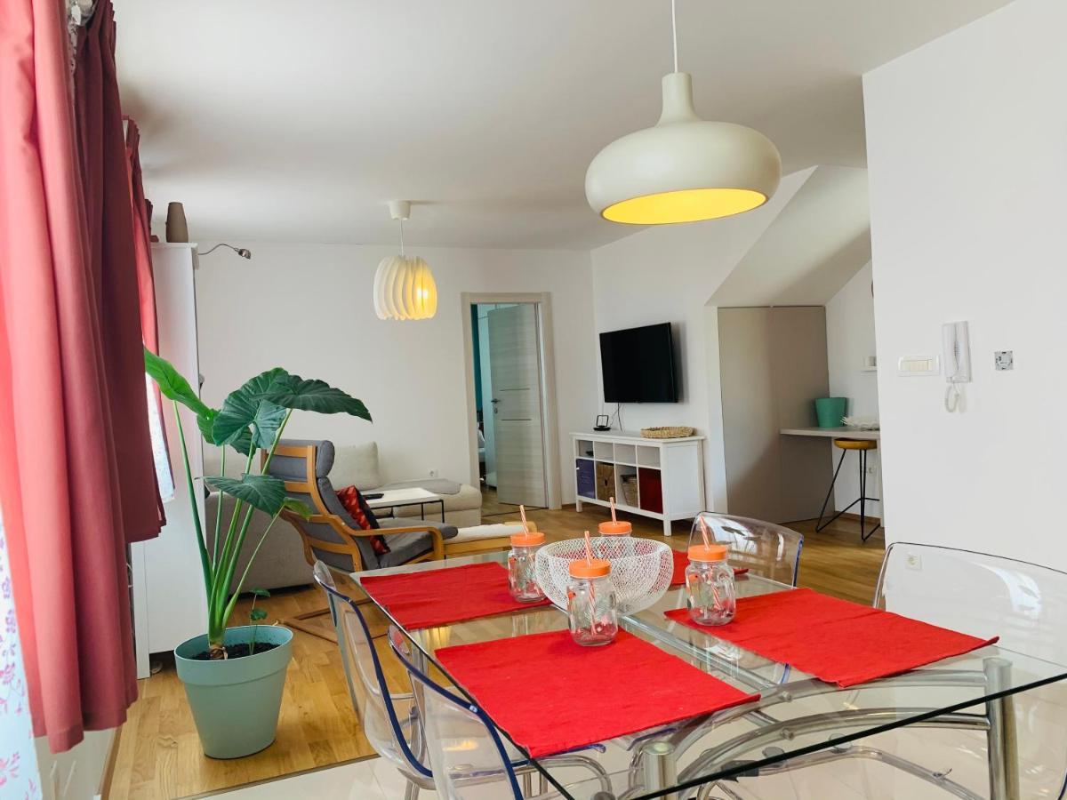 Apartman Marley Apartment กอสเตรนา ภายนอก รูปภาพ