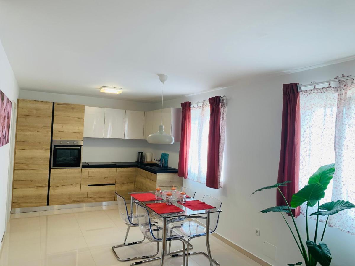 Apartman Marley Apartment กอสเตรนา ภายนอก รูปภาพ