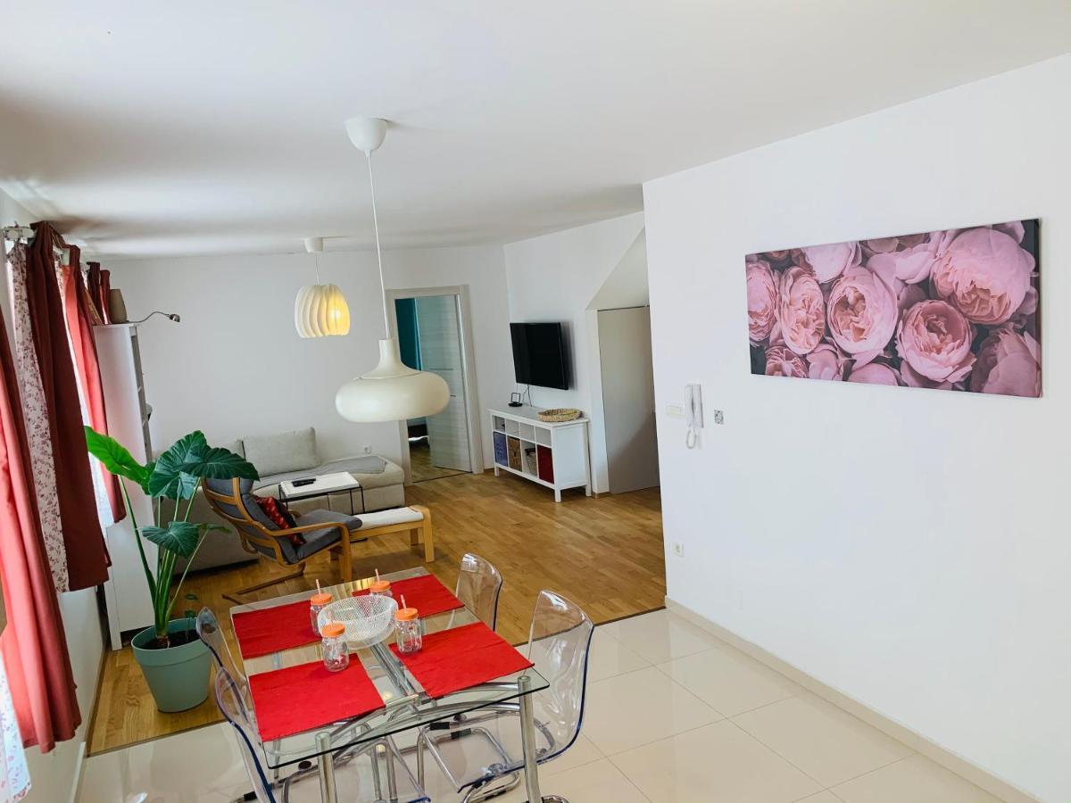 Apartman Marley Apartment กอสเตรนา ภายนอก รูปภาพ