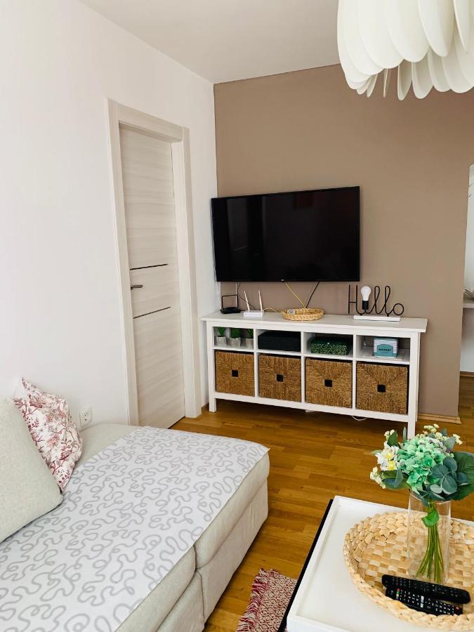 Apartman Marley Apartment กอสเตรนา ภายนอก รูปภาพ