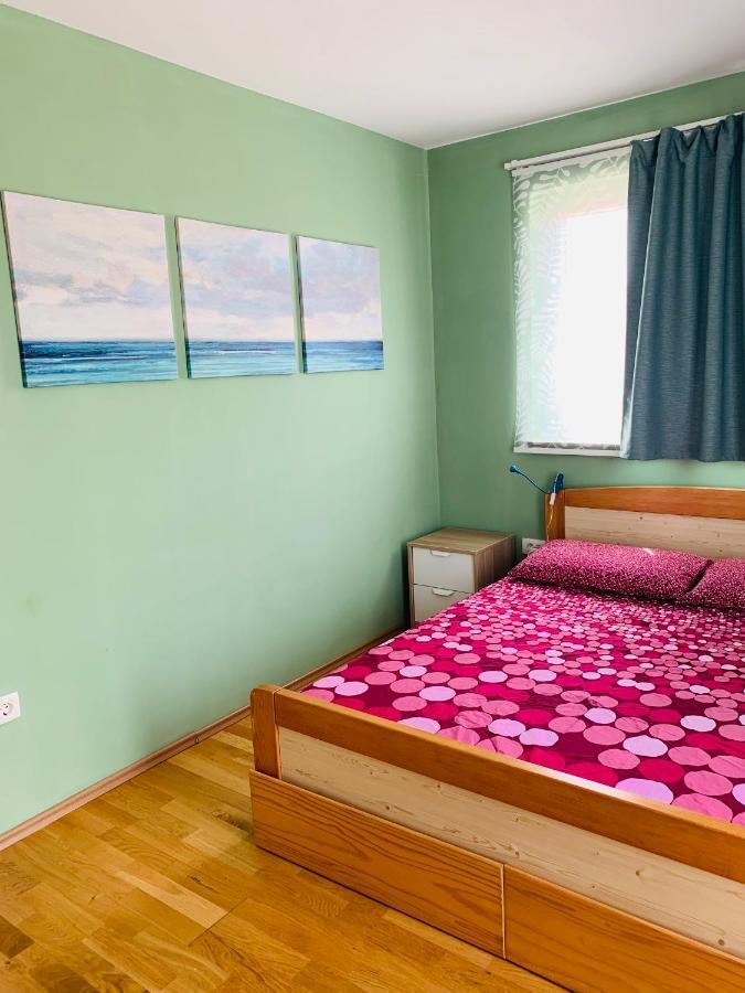 Apartman Marley Apartment กอสเตรนา ภายนอก รูปภาพ