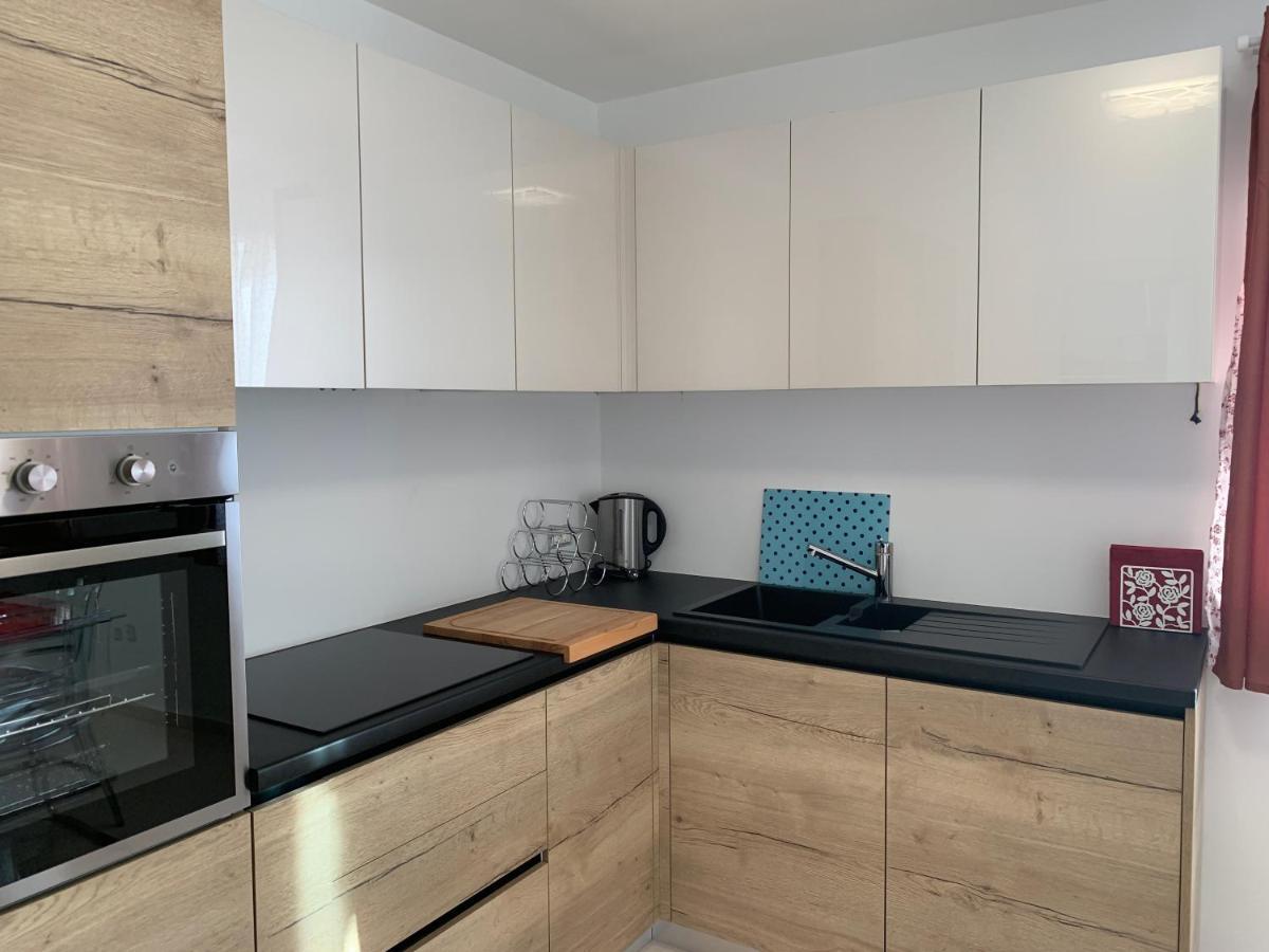 Apartman Marley Apartment กอสเตรนา ภายนอก รูปภาพ